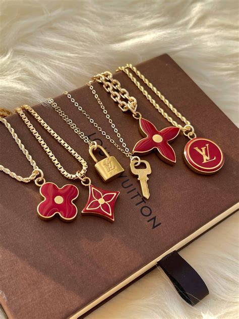 louis vuitton necklace used